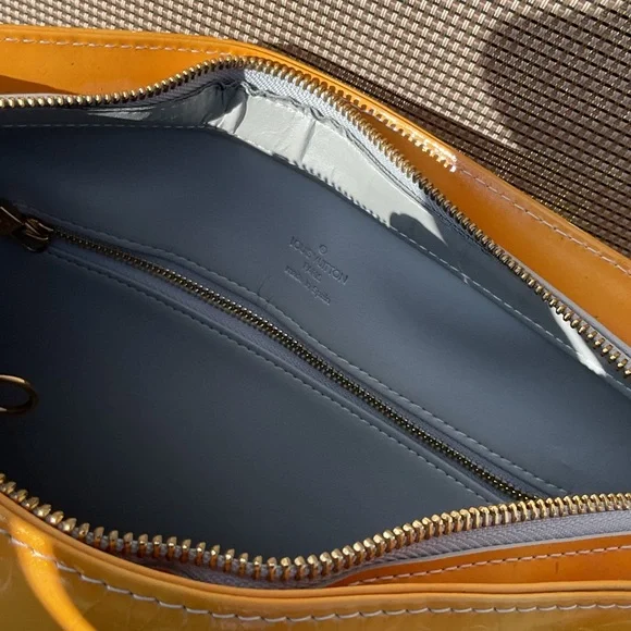 ⭐️SALE⭐️Louis Vuitton, Vernies, Houston, Elegant Yellow Leather Tote Bag - Picture 9 of 14